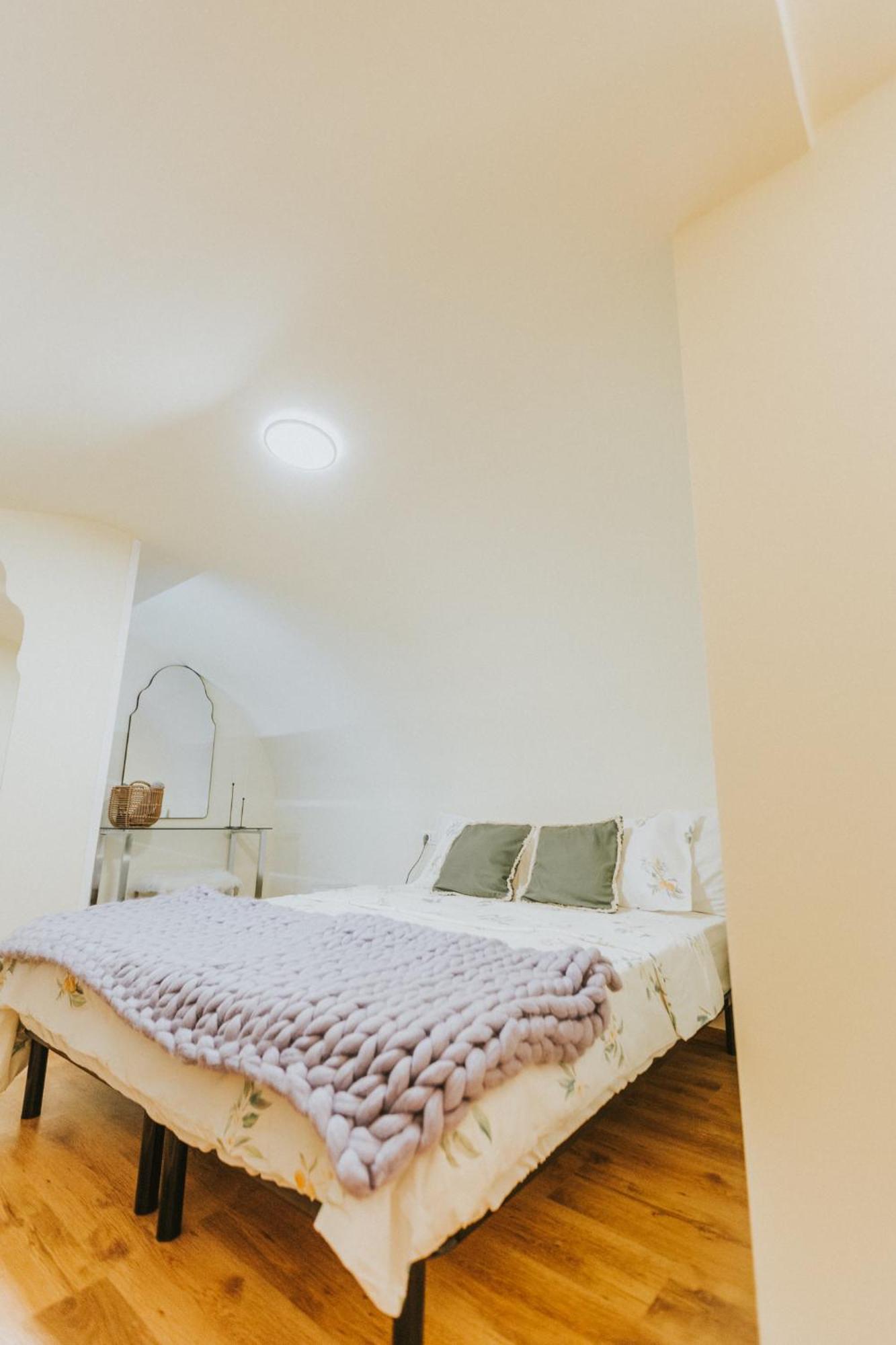 Locart -Cozy Downtown Apartment, Near Black Church With Free Wi-Fi Braşov Buitenkant foto